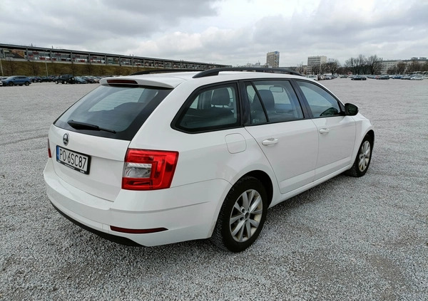 Skoda Octavia cena 37600 przebieg: 242000, rok produkcji 2017 z Gdańsk małe 277